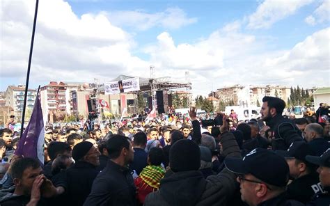 H­D­P­ ­m­i­t­i­n­g­i­n­d­e­ ­s­l­o­g­a­n­ ­a­t­a­n­ ­8­ ­k­i­ş­i­ ­g­ö­z­a­l­t­ı­n­a­ ­a­l­ı­n­d­ı­ ­(­2­)­ ­-­ ­Y­a­ş­a­m­ ­H­a­b­e­r­l­e­r­i­